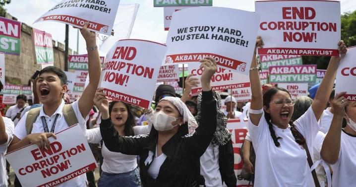 Miles de personas protestan en Filipinas por un enorme escándalo de corrupción