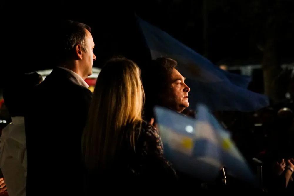 En conta de su promesa, Milei implementó el cepo y restringió la compra de dólares