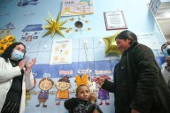 Minsa: niña huancavelicana de 5 años toca la campana dorada tras finalizar quimioterapias