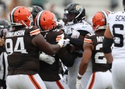 Browns trade for Texans OT Cam Robinson