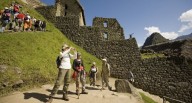 Cusco: Gremios turísticos exigen al Gobierno asumir control en Machu Picchu ante crisis por transporte y protestas 
