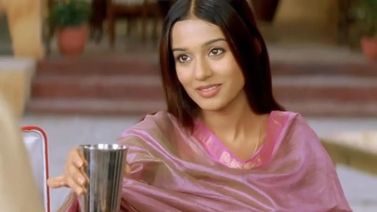 Amrita Rao recalls a scary fan experience post Vivah’s success: 'I received a letter written in blood'