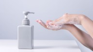 Cuál es la marca de jabón líquido con un pH más amigable para la piel, según una dermatóloga