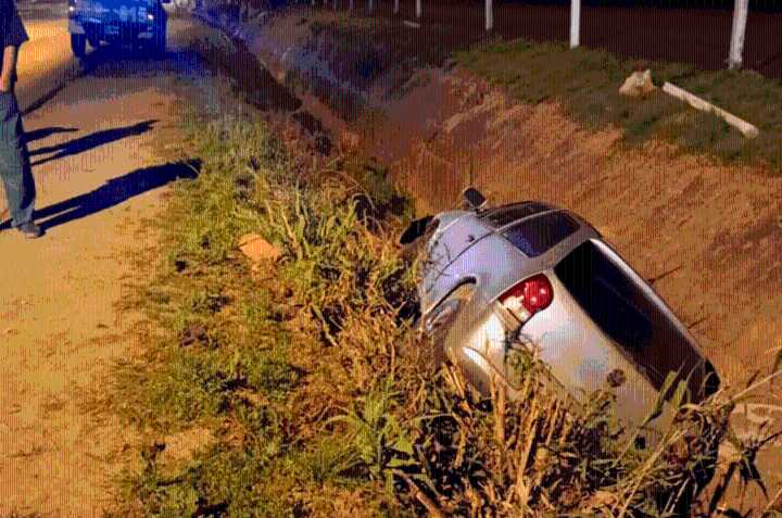 Se durmió y terminó con su auto en una zanja en Paraná