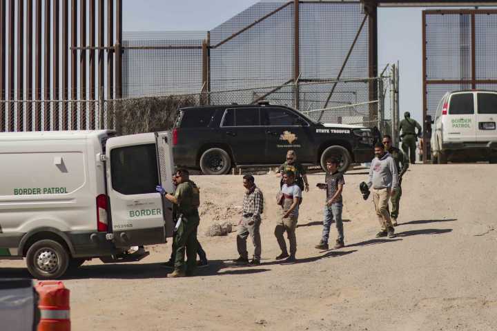 Agentes de USCIS podrán portar armas, hacer arrestos y ordenar deportaciones expeditas