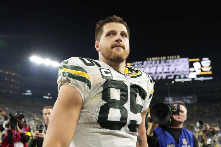 Deadspin | Packers TE Tucker Kraft active; Browns RT Jack Conklin inactive