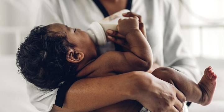 La leche materna es crucial para el sueño de los bebés, señalan los investigadores