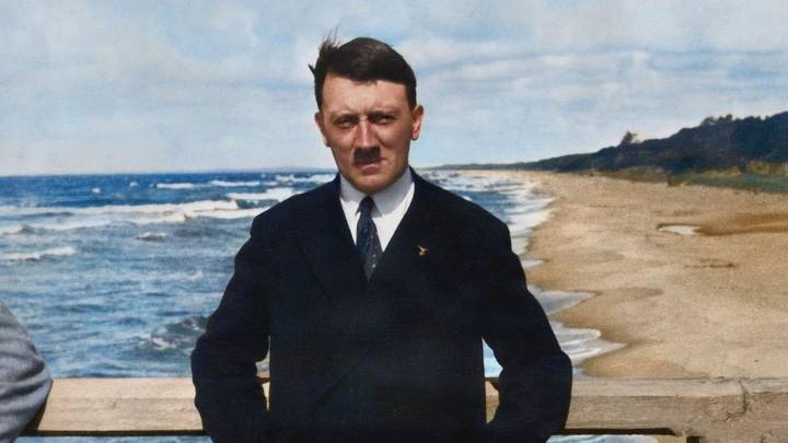 Hitler bebía Saint Émilion: subastada una botella de 1934 hallada en su cava personal