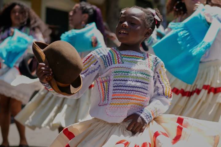 Comunidad afro de Bolivia combate la invisibilidad con danza y memoria