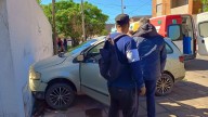 Santa Fe: dos autos protagonizaron un fuertísimo accidente y destrozaron la pared de una casa