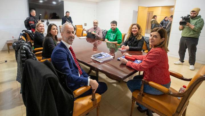 Los docentes ponen la pelota en el tejado de Buruaga y advierten de nuevas huelgas si la presidenta no les recibe y asume el papel que Silva “rehúye”