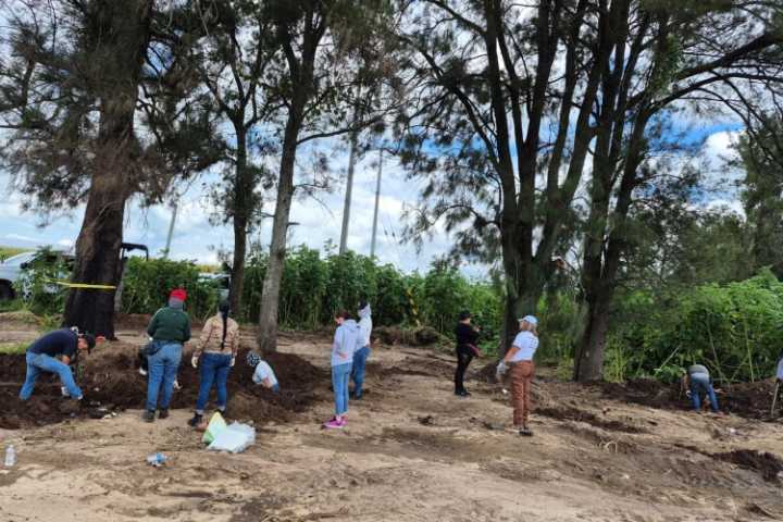 Halla colectivo Manos Buscadoras nueva fosa en Zapopan