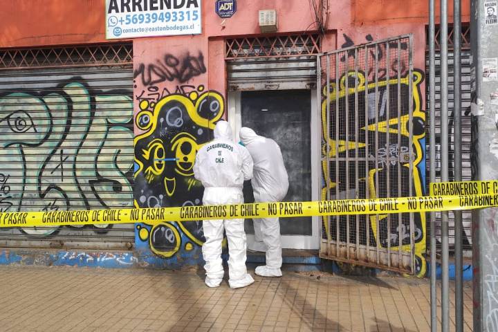 Qué se sabe del robo a Labocar de Carabineros en Santiago: delincuentes entraron por local comercial abandonado