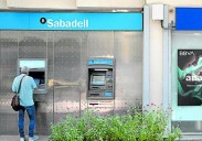 Sabadell responde a BBVA y vuelve a elevar su objetivo de remuneración al accionista hasta los 1.450 millones