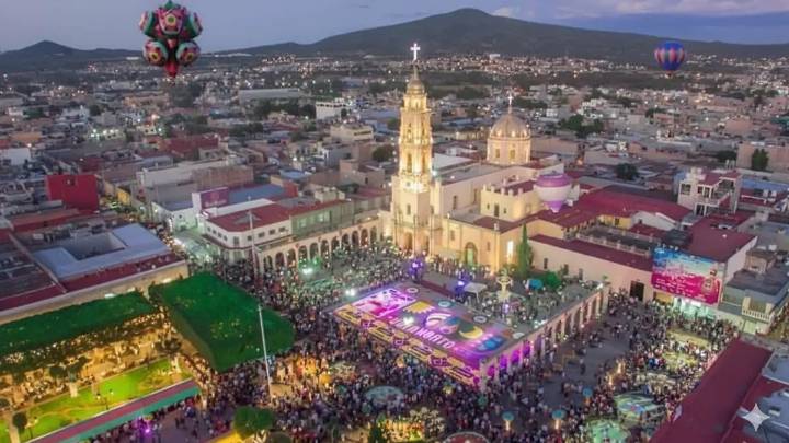 Uriangato se llena de luz y colores con el Festival de Globos de Cantoya 2025
