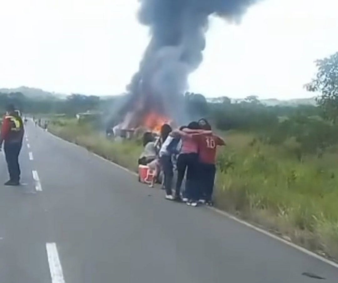 Un autobús que salió de Ciudad Bolívar se incendia con más de 20 pasajeros
