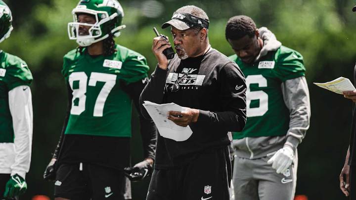 Notebook | DC Steve Wilks on Working with HC Aaron Glenn: 'It's Been Phenomenal'