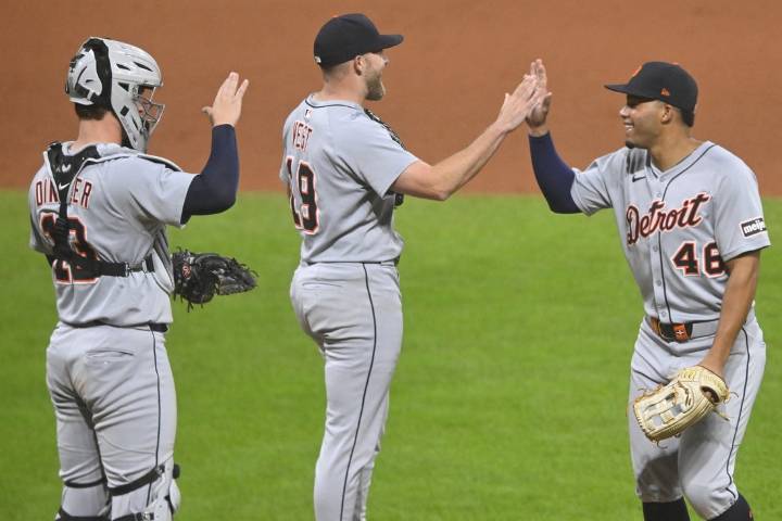 Deadspin | Exhaling after ending skid, Tigers take division chase to Boston
