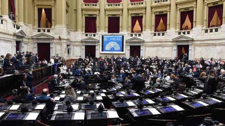 La oposición prepara una nueva ofensiva en el Congreso y afina la estrategia para anular los vetos de Milei