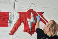 David Bowie vuelve a Londres convertido en museo: 90.000 piezas para santificar a Ziggy Stardust