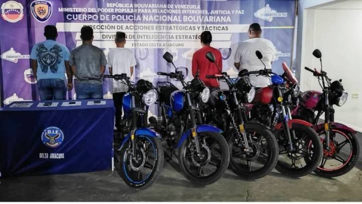 Cinco presuntos transportistas de pasajeros ilegales a Trinidad detuvo la PNB