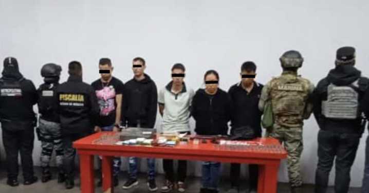 Detienen a cinco integrantes de “La Chokiza” en Ecatepec: armas, droga y más de 200 mil pesos asegurados