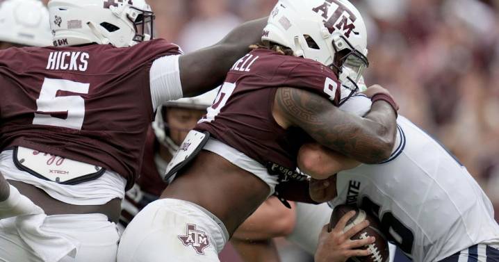 Texas A&M's Cashius Howell sacks Utah State QB three times in a row
