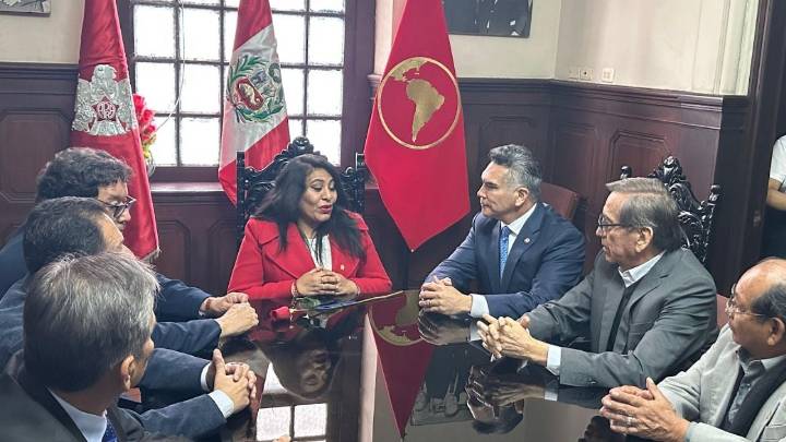 Alito se reúne con Boluarte mientras el Congreso de Perú busca declarar “non grata” a Sheinbaum