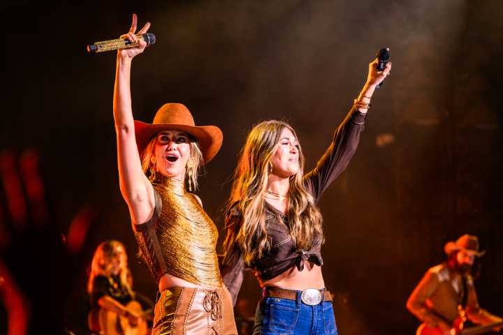 Lainey Wilson delivers big-hearted country comfort at Pine Knob