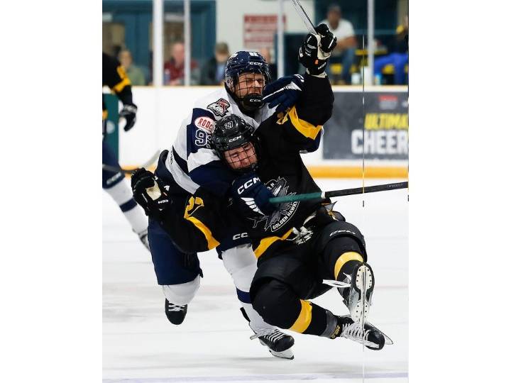 Golden Hawks run win streak to six games