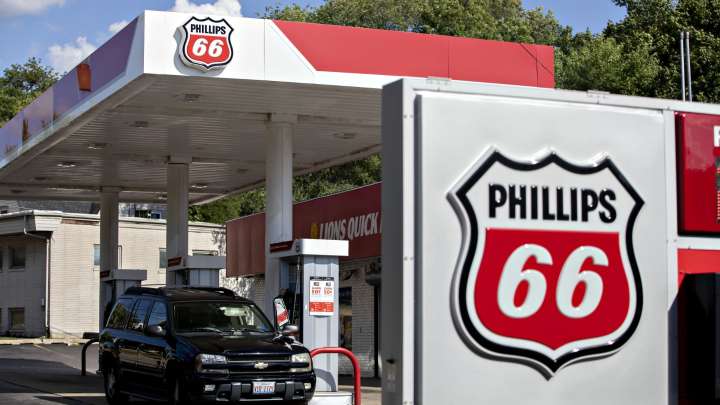 This oil refiner Best Stock is seeing insider buying and could break out