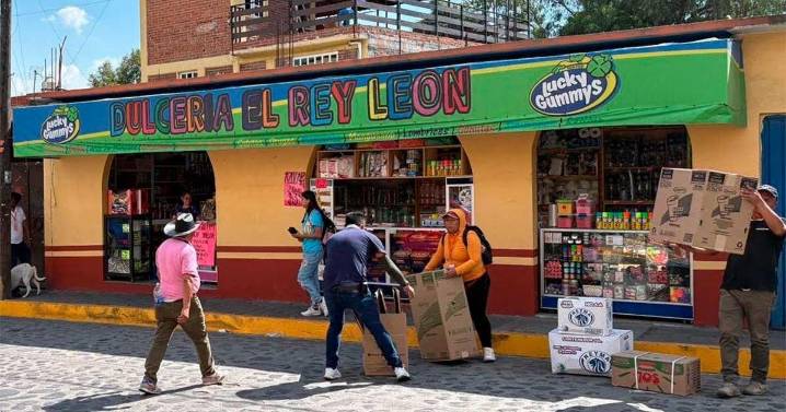 Retiran obstáculos de calles y banquetas de Tepotzotlán