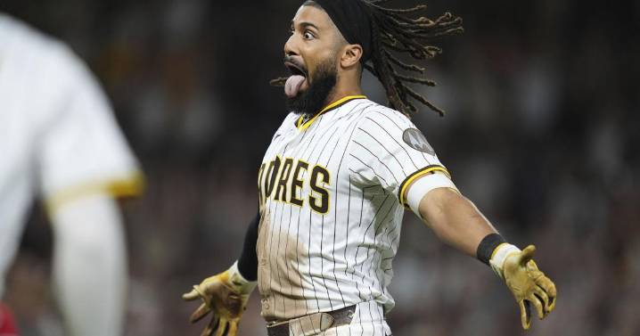 Fernando Tatis Jr.'s 10th-inning sacrifice fly lifts the Padres to a 4