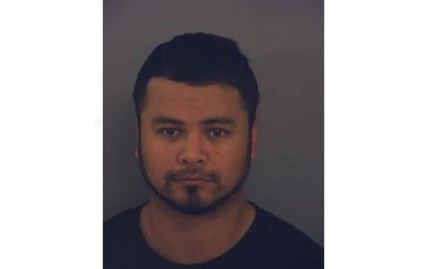 Exentrenador de porristas en Texas enfrenta cargos por grabaciones clandestinas