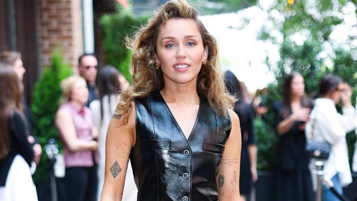 Miley Cyrus reveals she kept dress from first date with Liam Hemsworth