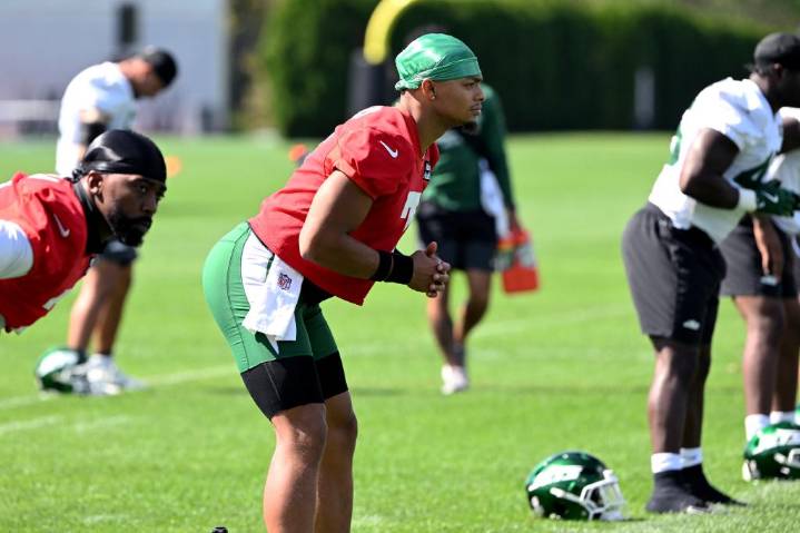 Justin Fields building strong momentum toward Jets return
