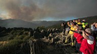 El viento da "un respiro" a los equipos de extinción en el incendio del Pico del Lobo