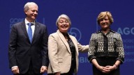 Encuesta Black & White: Jara lidera en primera vuelta (32%), seguida por Kast (28%) y Matthei (18%)