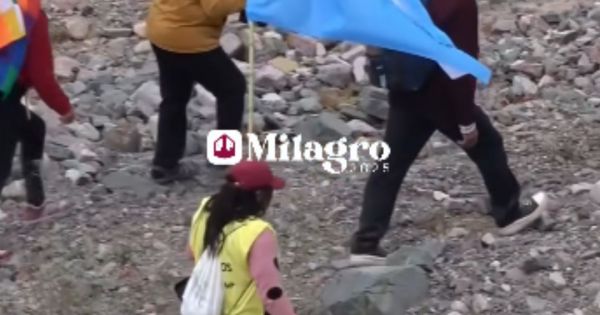 PEREGRINOS DE NAZARENO PARTIERON HACIA LA CATEDRAL