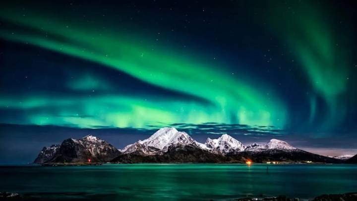Una tormenta solar 'caníbal' impacta con la Tierra y provoca auroras boreales inusuales