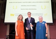 El neurólogo Gurutz Linazasoro recibe el Premio a la Trayectoria Profesional de la Organización Médica Colegial