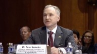 El Senado de EEUU aprobó la nominación de Peter Lamelas como embajador en Argentina