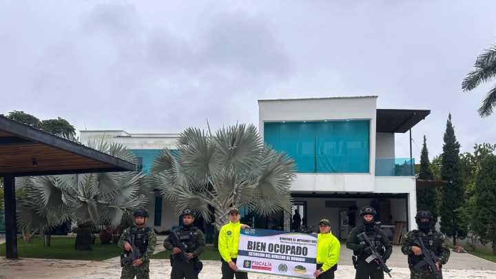 Golpe a las redes del ‘clan del Golfo: ocupan 71 inmuebles y más de mil reses en Antioquia y Chocó del denominado ‘abuelo de la mafia’