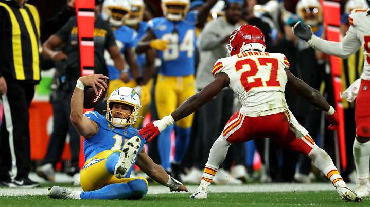 How Chargers’ Justin Herbert ‘demoralized’ Chiefs by stealing Patrick Mahomes’ bag
