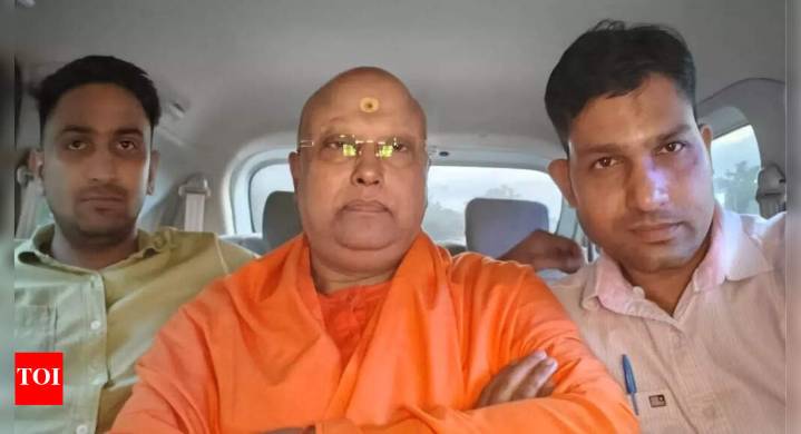 Delhi 'godman' Swami Chaitanyananda accused of molesting 17 female students arrested from Agra