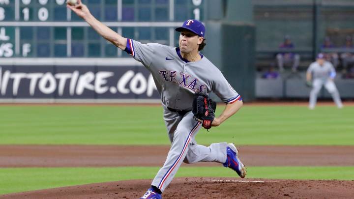 Altuve's homer lifts Houston Astros to sweep Texas Rangers, take AL West lead