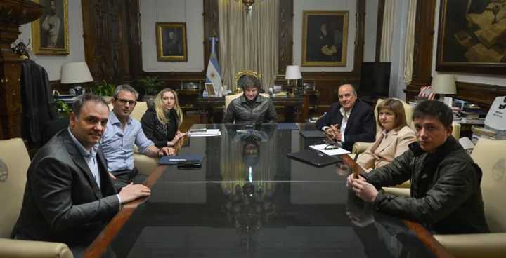 Javier Milei intenta procesar la derrota: se bajó del viaje a España y ratificó que no habrá cambio de rumbo