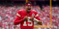 Patrick Mahomes and the Chiefs visit the also-winless Giants aiming to avoid an 0
