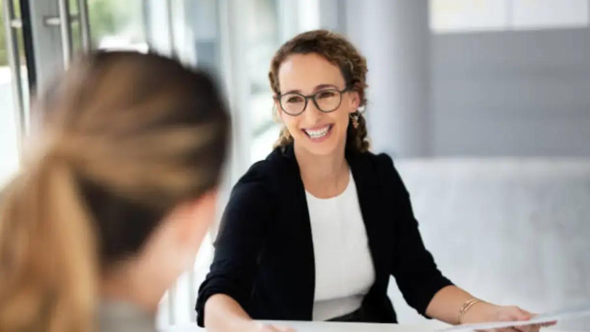 Si no hace esto en una entrevista de trabajo, podría perderlo todo: lo dice la psicología