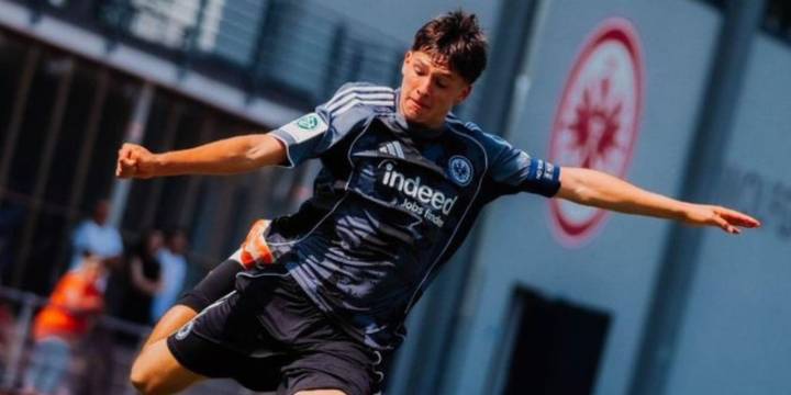 Philipp Eisele, el futurible zaguero de Perú que hizo su estreno en la UEFA Youth League con Eintracht Frankfurt